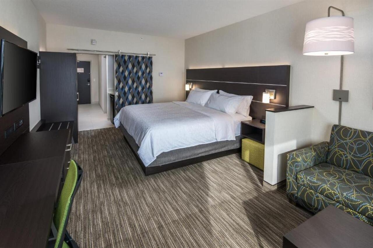 Holiday Inn Express & Suites Kelowna - East By Ihg Экстерьер фото