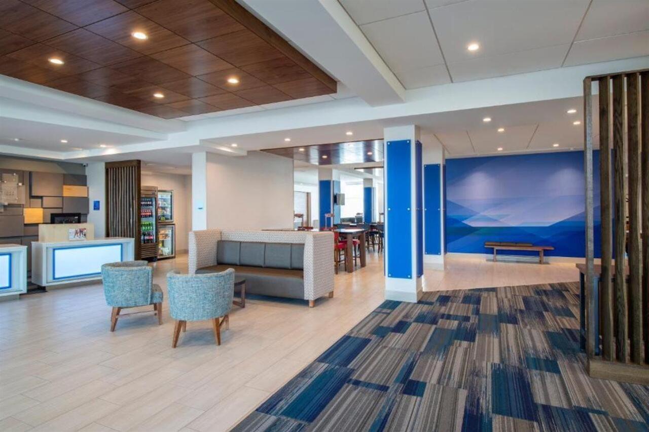 Holiday Inn Express & Suites Kelowna - East By Ihg Экстерьер фото