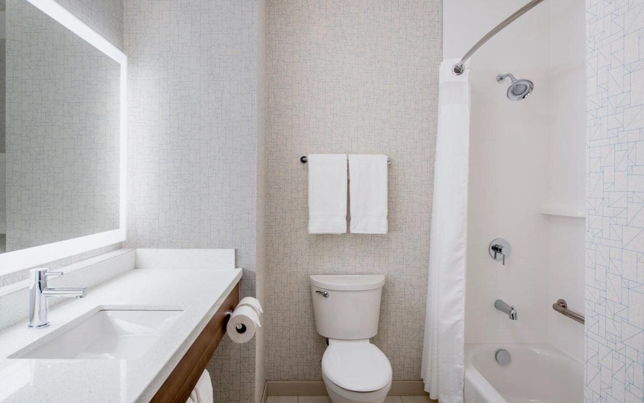 Holiday Inn Express & Suites Kelowna - East By Ihg Экстерьер фото