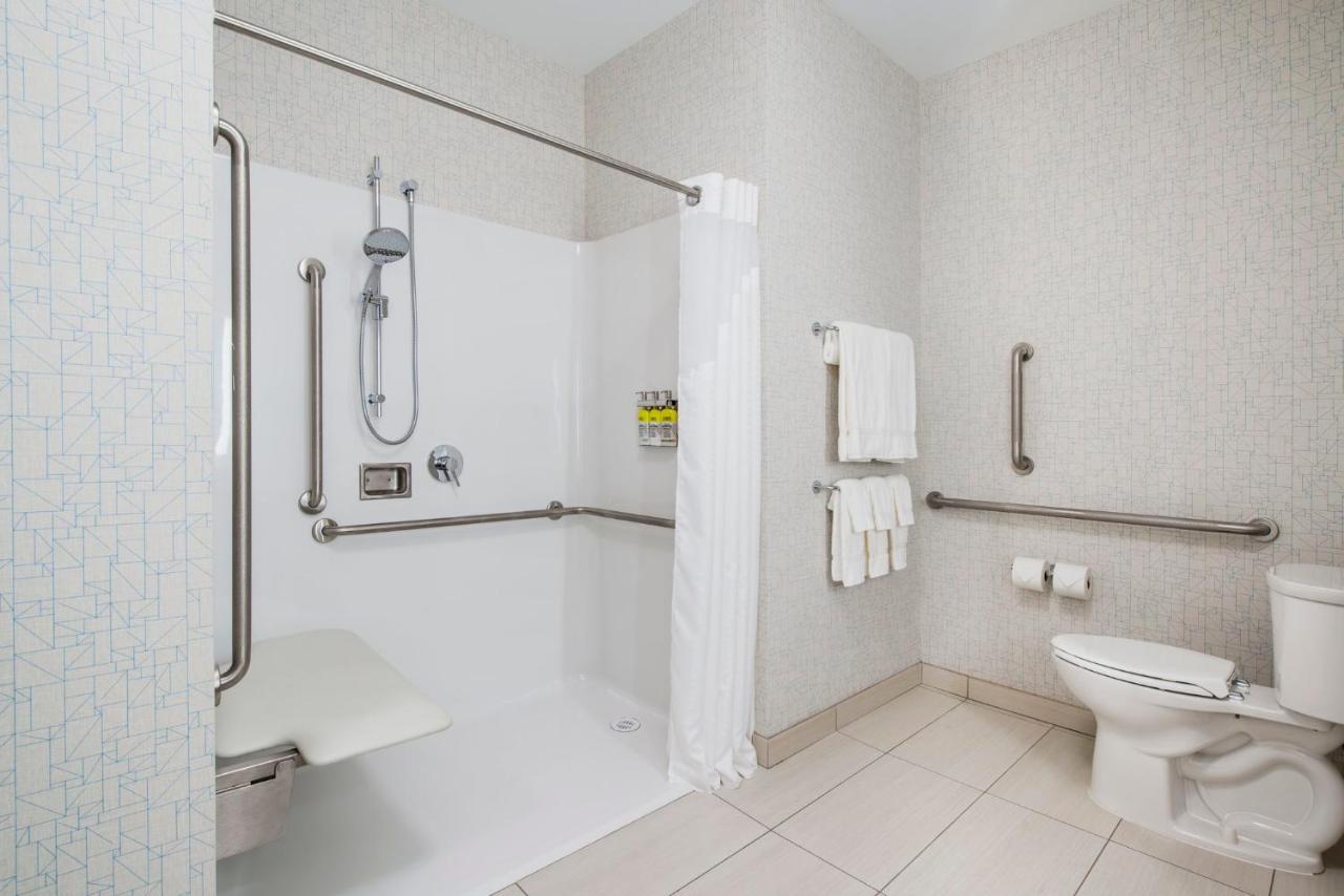Holiday Inn Express & Suites Kelowna - East By Ihg Экстерьер фото