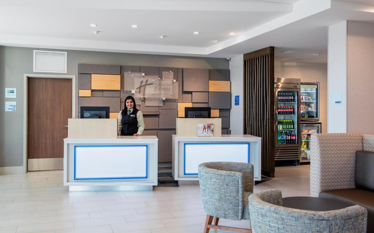 Holiday Inn Express & Suites Kelowna - East By Ihg Экстерьер фото