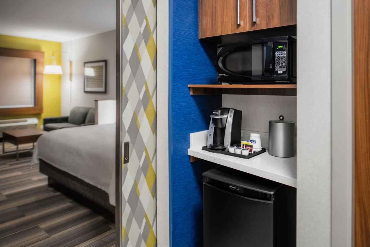 Holiday Inn Express & Suites Kelowna - East By Ihg Экстерьер фото
