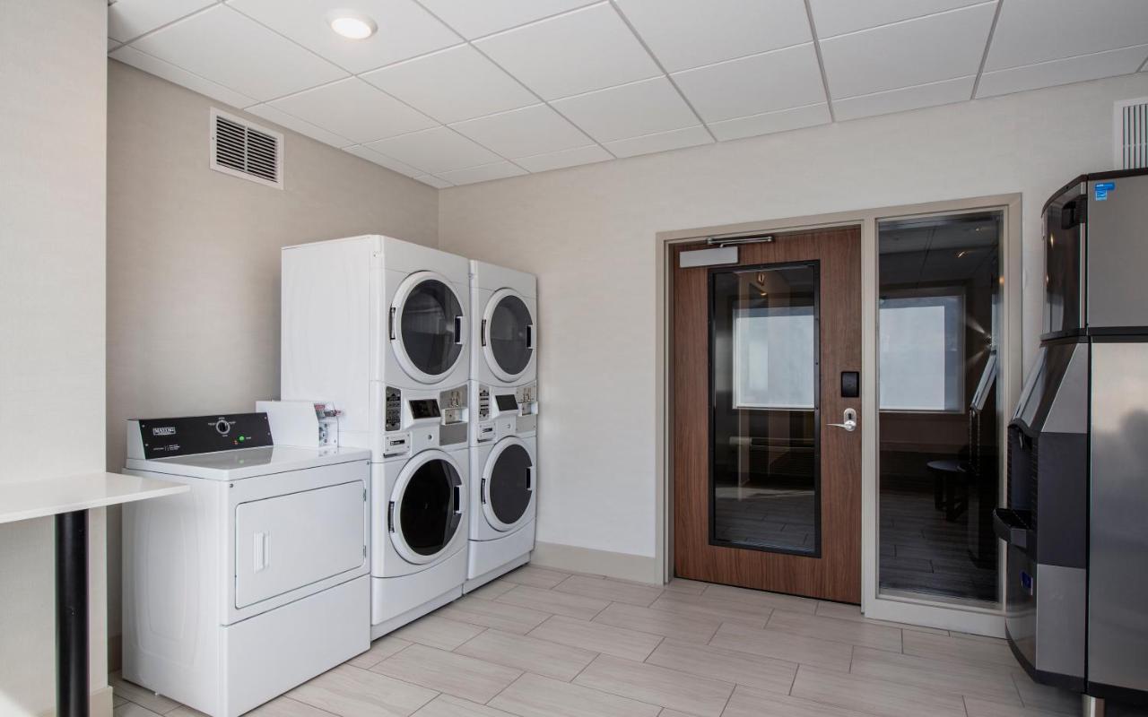Holiday Inn Express & Suites Kelowna - East By Ihg Экстерьер фото