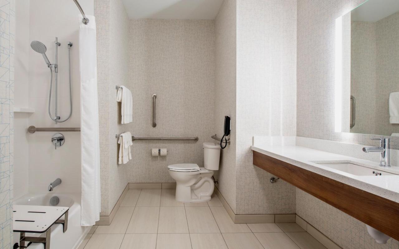 Holiday Inn Express & Suites Kelowna - East By Ihg Экстерьер фото