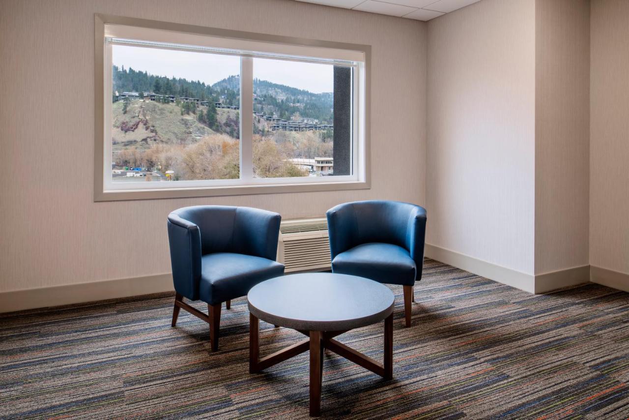 Holiday Inn Express & Suites Kelowna - East By Ihg Экстерьер фото